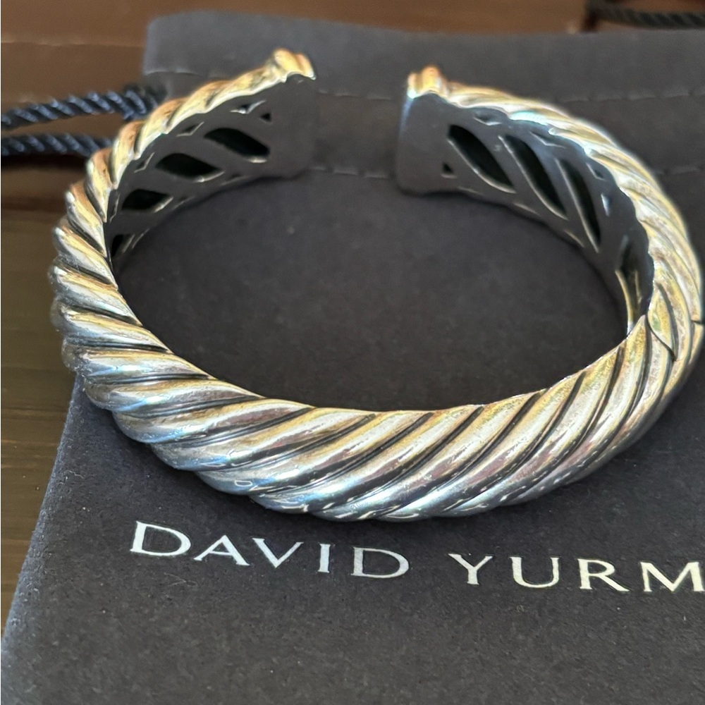 PRICE DROP DAVID YURMAN HINGE 9.25 SILVER W/ 18k GOLD TIPS. - Picture 5 of 5